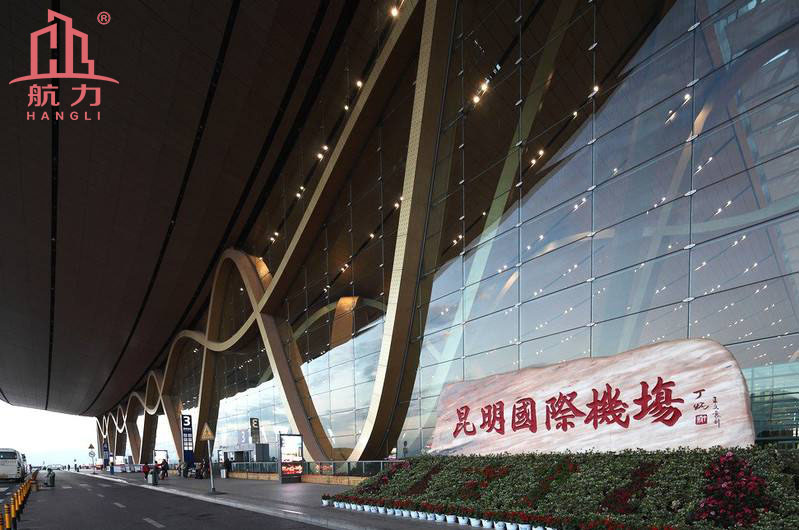 航力吸音板的應(yīng)用—昆明長(zhǎng)水國(guó)際機(jī)場(chǎng)，纖維水泥板施工案例，硅酸鈣板天花板解決方案，穿孔吸音板安裝貼圖